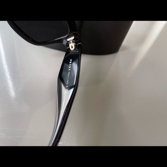 Prada sunglasses - Picture 5 of 10